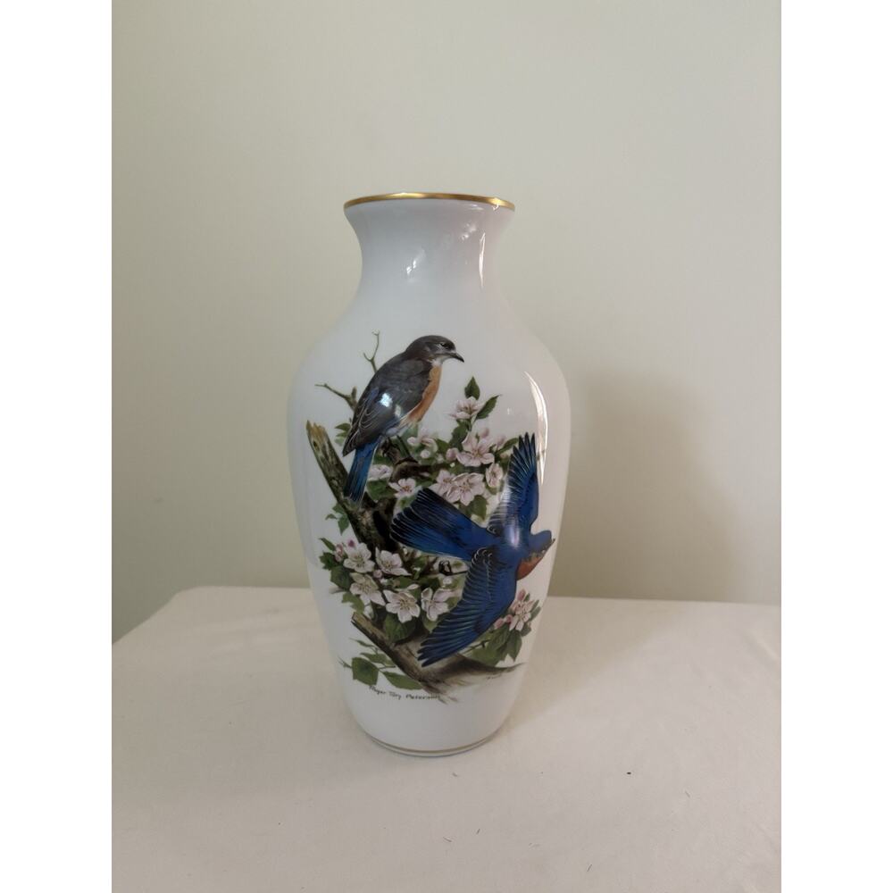 KAISER VASE Exclusive Peterson BLUEBIRDS Danbury Vintage Porcelain Naturalism